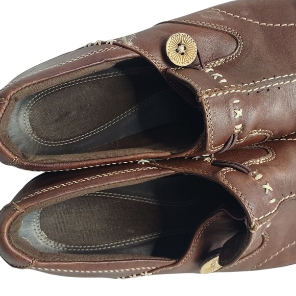 Clarks Loafer Women's Brown Leather Slip On Button Comfortable Shoes Sz 8M - Picture 6 of 9